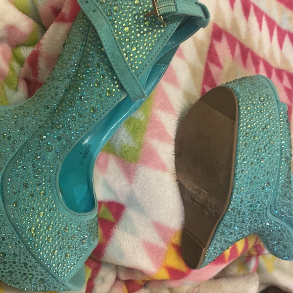 Infant Clothing - Picture 2 of 3